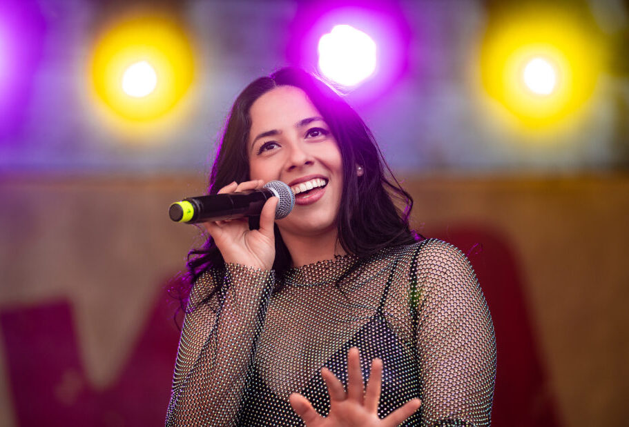 Laura Aya is a Colombian singer based in Vienna who carries the fiery spirit of the entire South American continent in her repertoire.