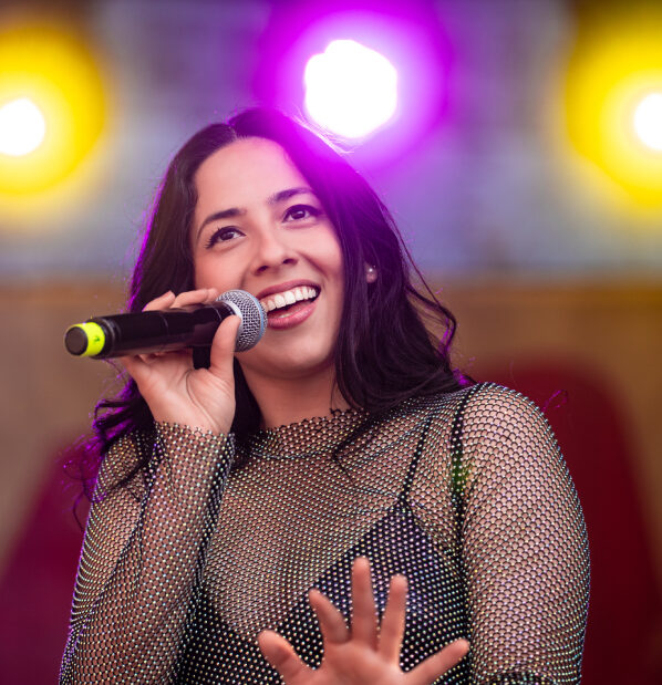 Laura Aya is a Colombian singer based in Vienna who carries the fiery spirit of the entire South American continent in her repertoire.