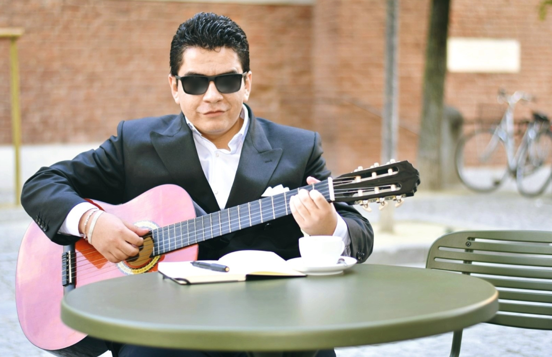 Sebastian Obando is a colombian guitarrist based in Europe